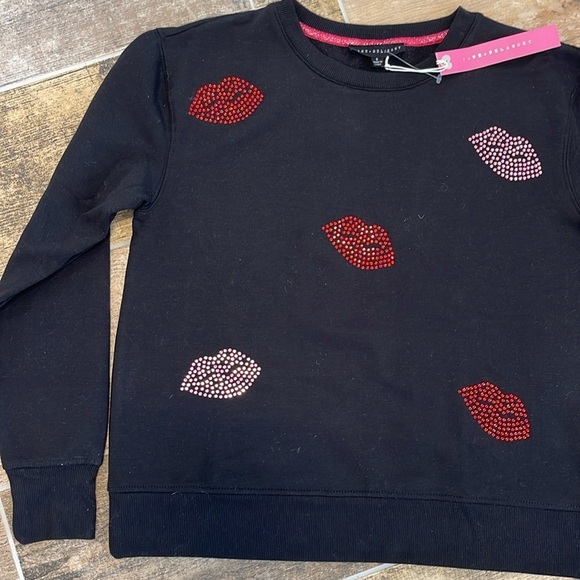 NWT Jane and Delancey Womens Black w Red Rhinestone Lips Sweater Size Small S - Picture 2 of 8